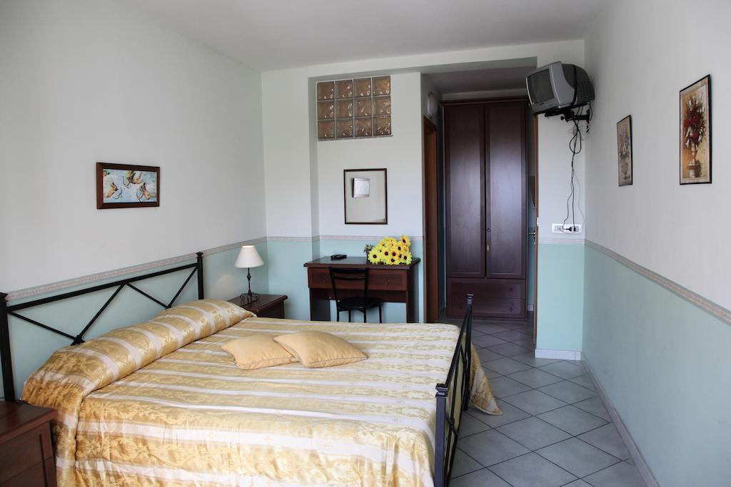 Bed And Breakfast Gigi Furci Siculo Kültér fotó