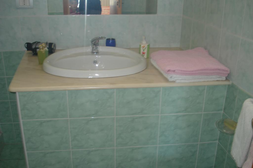 Bed And Breakfast Gigi Furci Siculo Szoba fotó