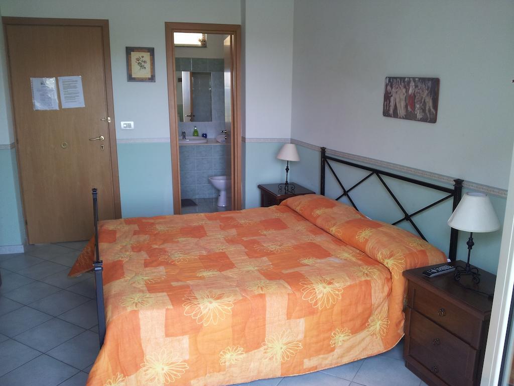 Bed And Breakfast Gigi Furci Siculo Szoba fotó